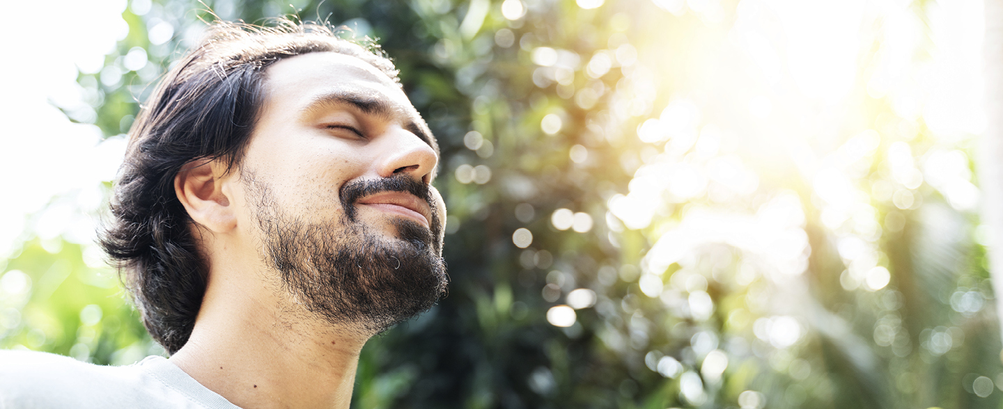 Sådan kan vejrtrækningsvidenskab hjælpe dig med at håndtere stress og blive glad